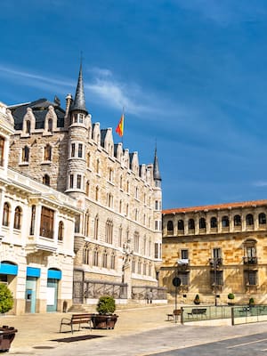 León, (san) Santiago, nombres