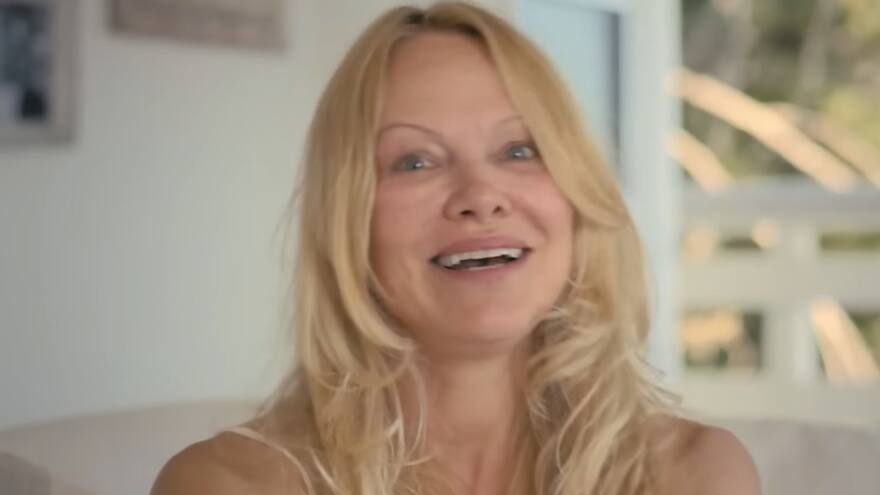 Pamela Anderson luce irreconocible en un documental de Netflix