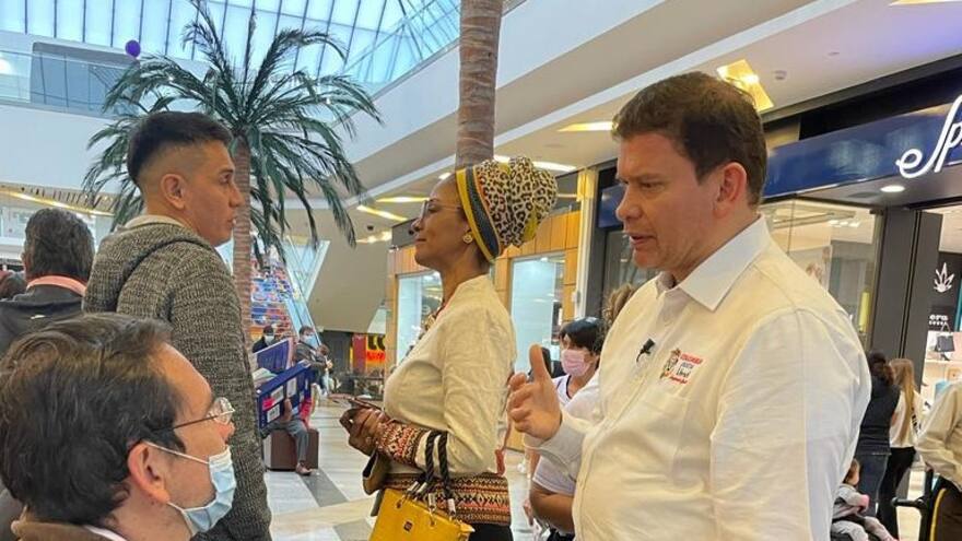 John Milton Rodríguez también salió a las calles a disputarse los votos