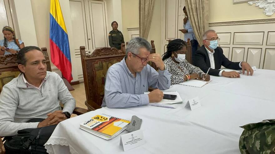 Ofrecen $500 millones para capturar a jefes del frente Jaime Martínez de EMC