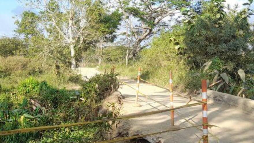 Cierran paso vehicular en zona rural de Montería tras falla en un puente