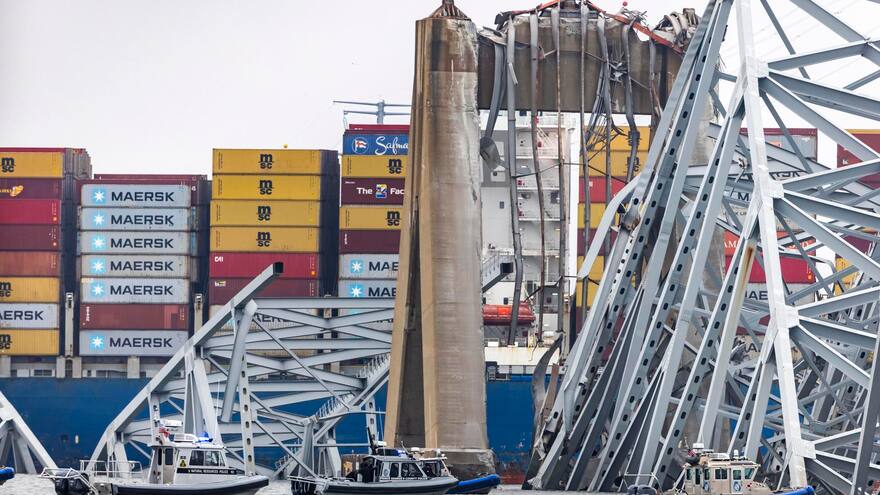 Barco que chocó con puente de Baltimore tiene 56 contenedores con químicos