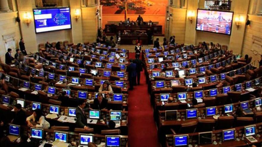 Con tres firmas gobiernistas radican por segunda vez la reforma laboral