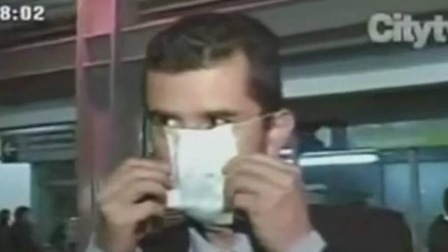 ¿Qué pasó con el hombre del tapabocas del video viral? Juan Diego Alvira recordó que participó de su grabación