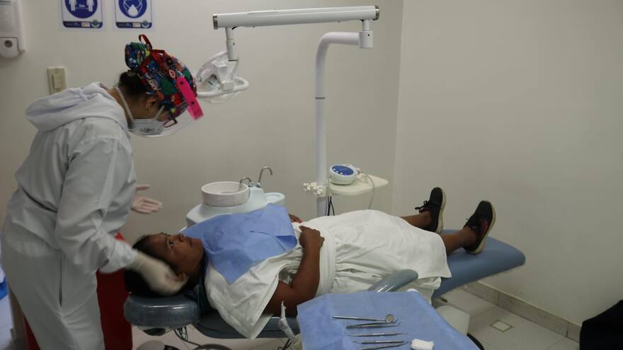 Con implantes dentales dignifican vida de mujeres arhuacas en Sierra Nevada