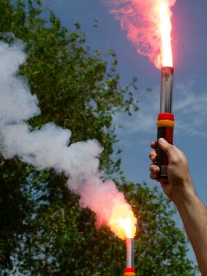 Se prende la vela, se apaga la pólvora