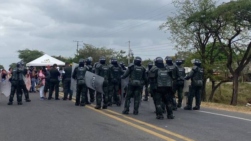 Indigenas wuayuu bloquean vías de acceso a Riohacha por reclamos de los predios del actual ‘Wayukazo’