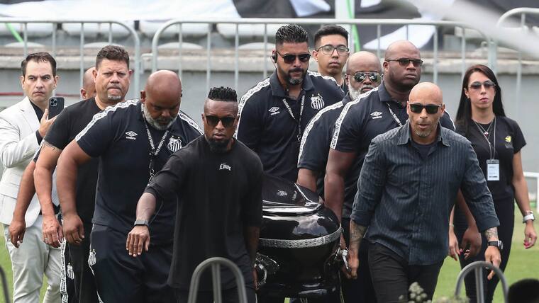 Ultimo adiós a Pelé en el estadio Vila Belmiro de Santos