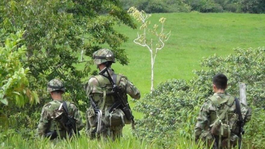 Combates entre Ejército y disidencia dejan niña muerta en Huila