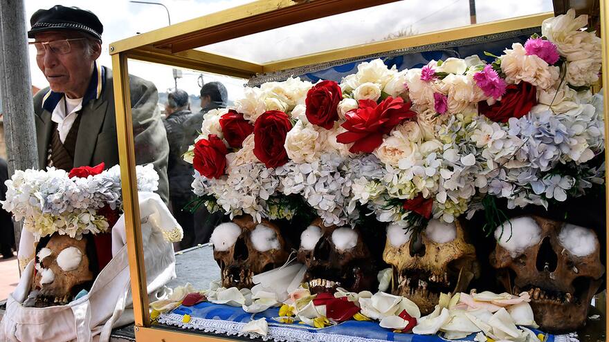 Fiesta de las ñatitas y su culto a los cráneos