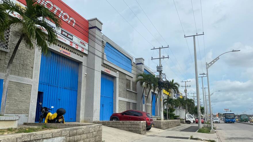 Ladrones hurtan en bodegas de tres compañías en el barrio La Pradera