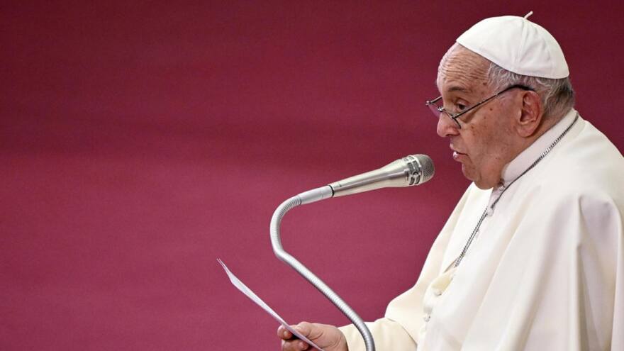 Papa Francisco pide que en los matrimonios mixtos no se obligue al cónyuge a cambiar de religión