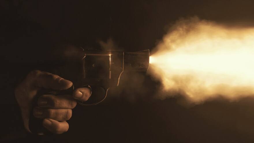 Italiano asesinó a bala a su vecino por robar su casa con una excavadora