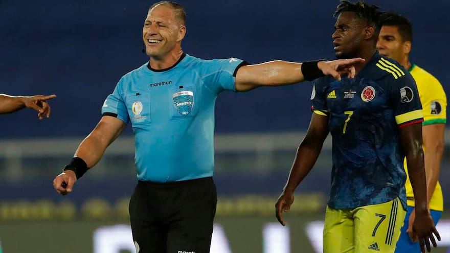 En Argentina le quitan la escarapela Fifa al árbitro Néstor Pitana