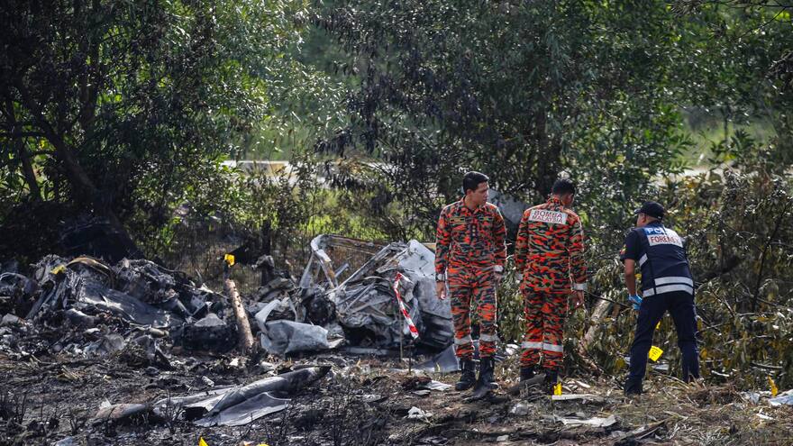 Una avioneta se estrelló en autopista en Selangor, en el centro de Malasia: 10 personas murieron