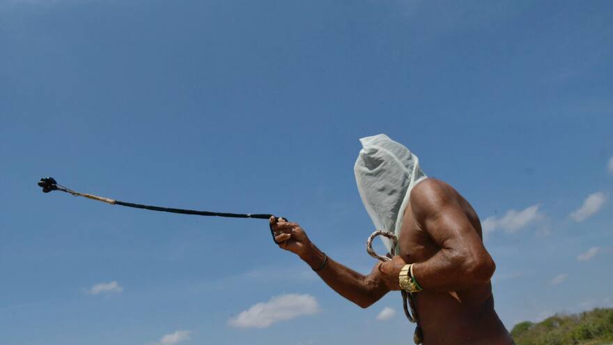 Santo Tomás: el recorrido de los penitentes que se flagelan en Semana Santa