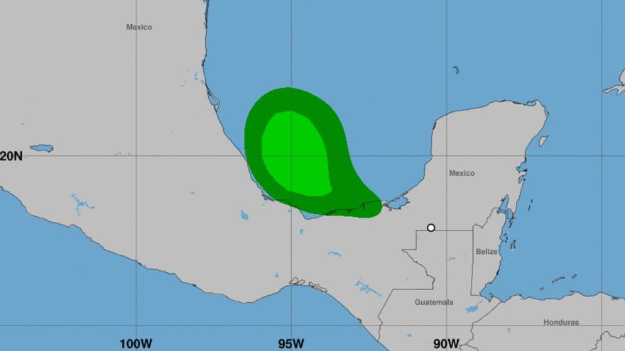 Lisa se debilita a una depresión tropical con fuertes lluvias al sureste de México