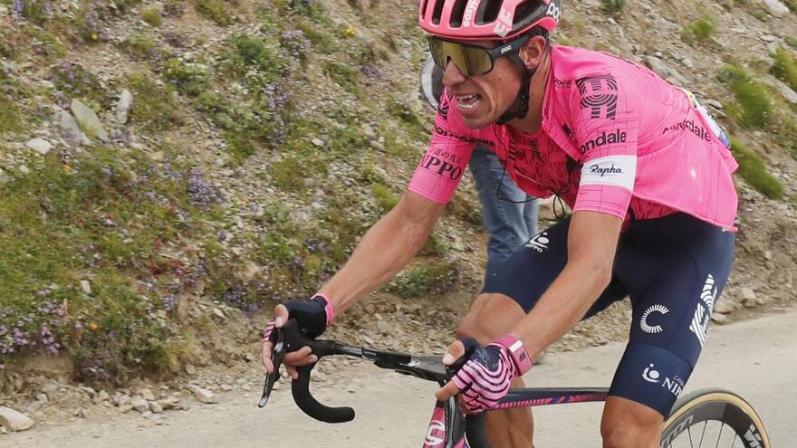 Rigoberto Urán continuará pedaleando en el equipo EF Education-EasyPost