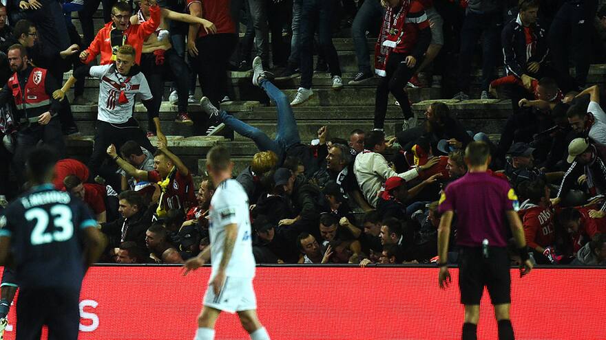 29 heridos dejaría caída de una tribuna en partido de Lille contra el Amiens en Francia