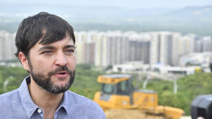 Jaime Pumarejo recibe premio por modelo de atención a migrantes en B/quilla