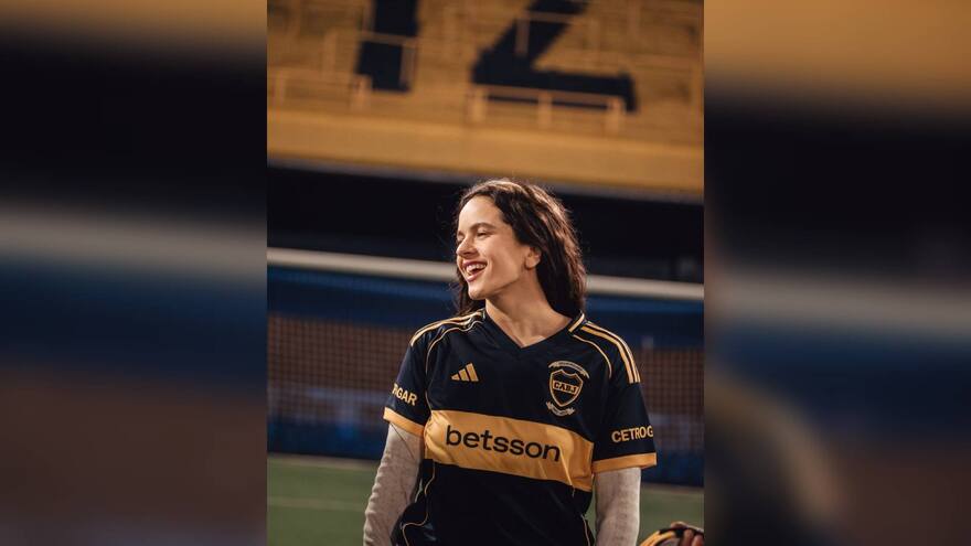 Rosalía visita La Bombonera junto al cantante Trueno