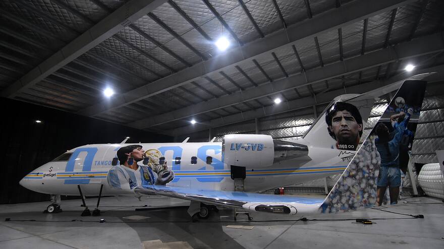 Se subastará el ‘Tango D10S’, un avión que rinde homenaje a Diego Maradona