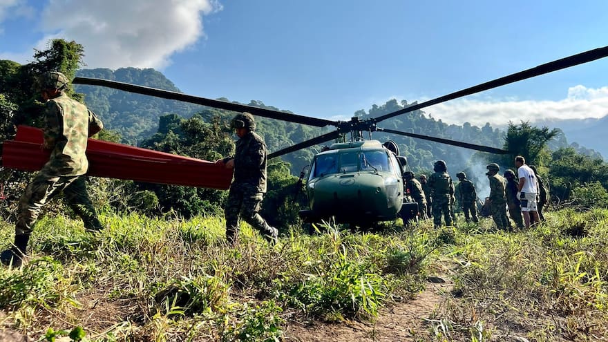 Ejército Nacional apoya construcción de escuela Kogui, en la Sierra Nevada