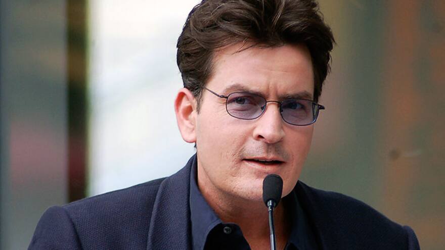 Charlie Sheen dice que no abusó de Corey Haim cuando tenía 13 años