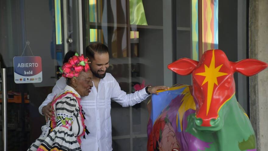 En forma de vaca, ‘La luz del Carnaval’ llega a Barranquilla