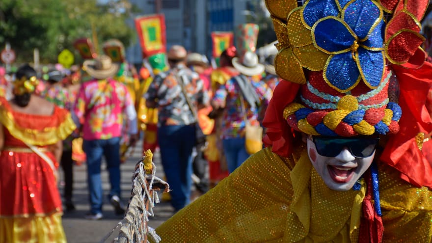 Batalla de Flores del Recuerdo celebra 25 años de tradición, rebeldía y folclor
