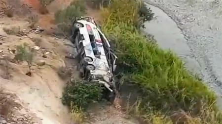 Al menos 37 personas muertas tras la caída de un autobús a un abismo en el sur de Perú