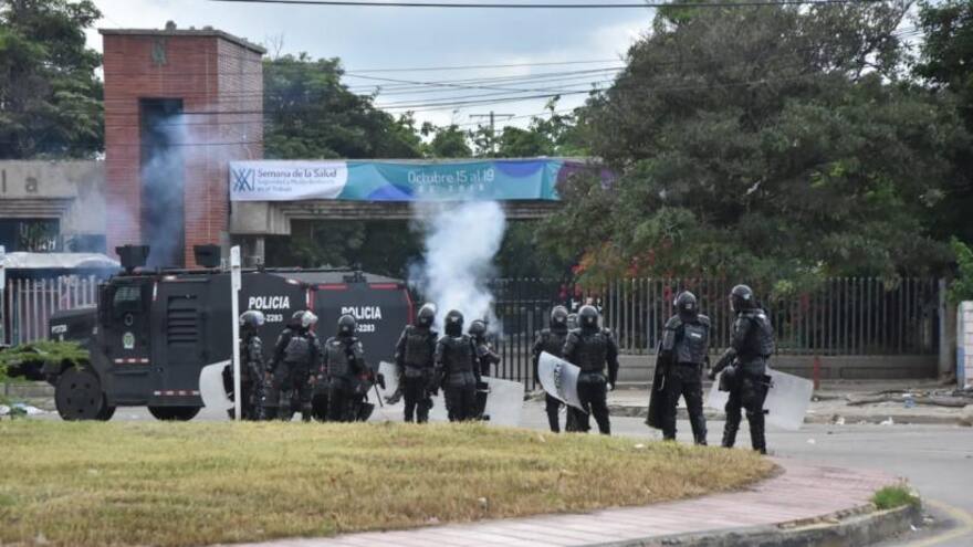 3 policías son acusados por la Fiscalía por homicidios durante protestas
