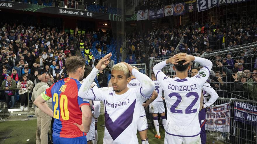 El Basilea-Fiorentina fue interrumpido para atender a un hincha en la grada
