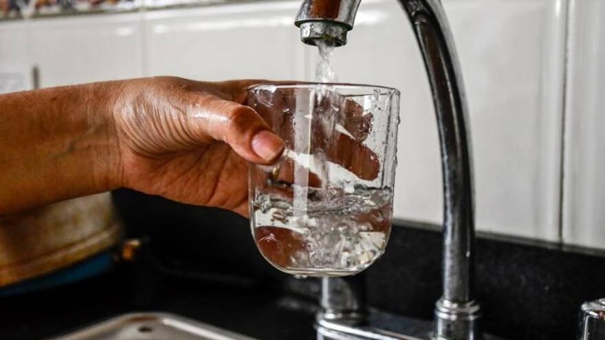 Recibo del agua podría llegar más caro si se excede en el consumo: CRA