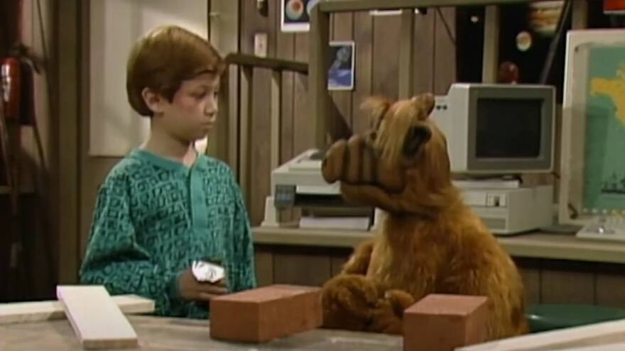 Confirman muerte de Benji Gregory, quien interpretó al niño de la serie Alf