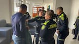 Policía entrega ayudas a sus uniformados afectados por las inundaciones en Montería