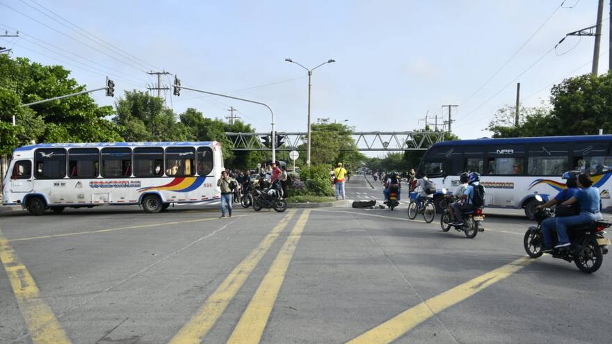 Buses de Cooasatlan | Reportan bloqueos en varios puntos de Barranquilla
