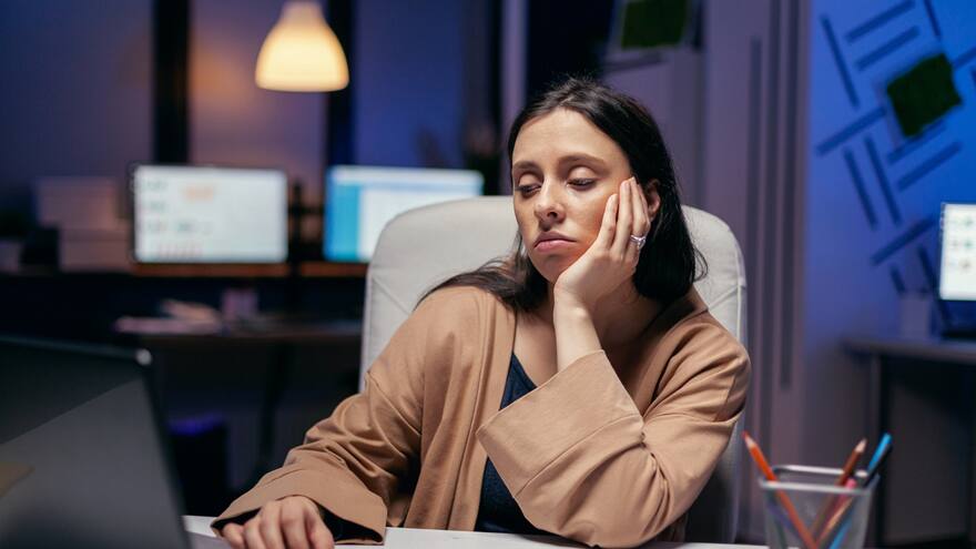 ¿Cómo mitigar el estrés laboral y que no afecte su salud?