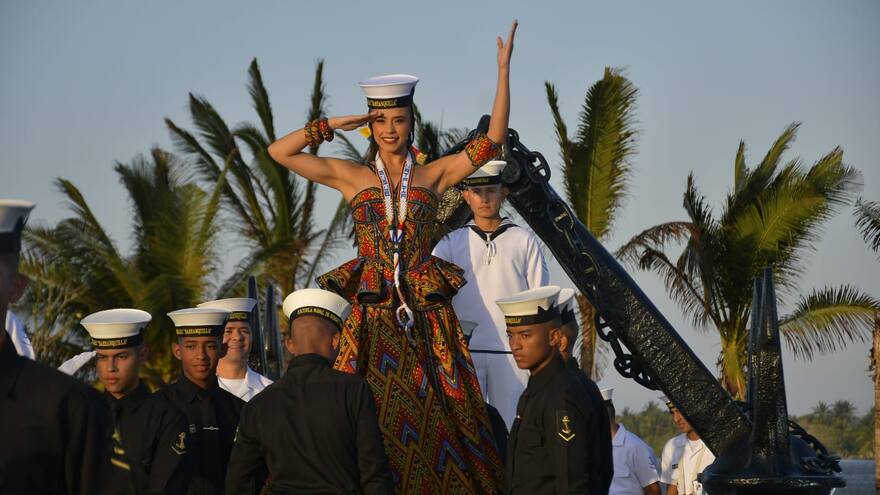 Natalia De Castro es proclamada soberana de los marinos