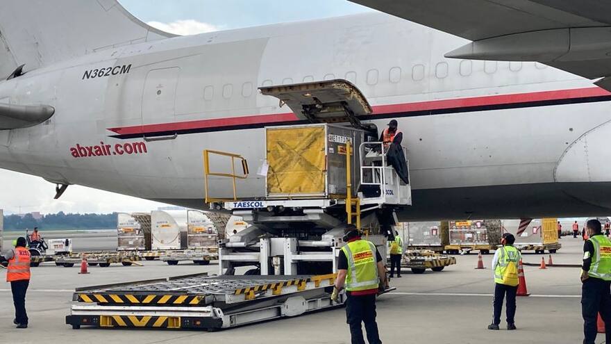 Llegan a Colombia 126.360 nuevas dosis de vacunas de Pfizer