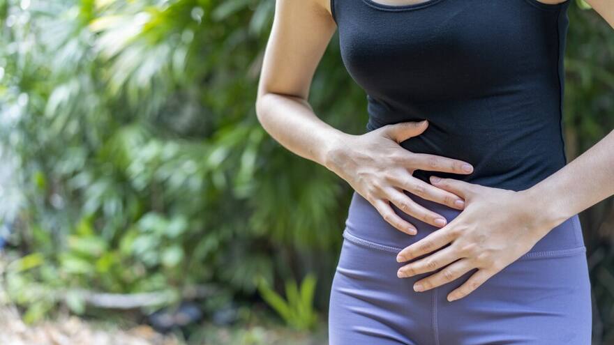 No es solo que se te hinche la tripa: los riesgos de tratarse el SIBO con TikTok