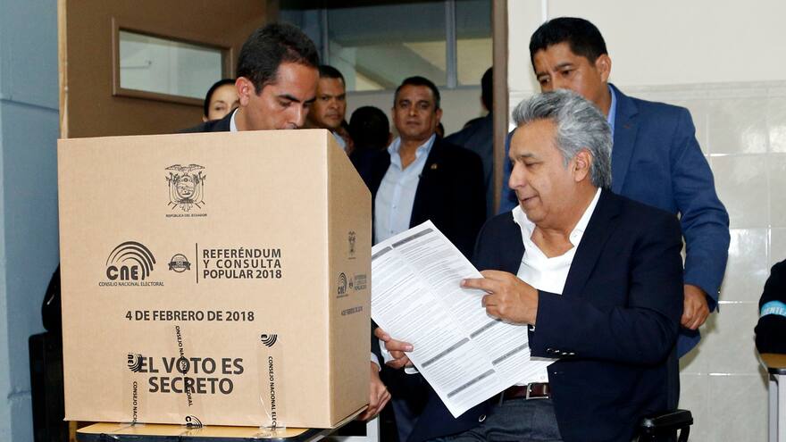 Ecuatorianos dicen ‘No’ a la reelección indefinida y bloquean campaña de Correa