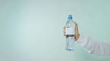 Invima lanza alerta por comercialización de agua potable fraudulenta: “Puede representar un riesgo para la salud”