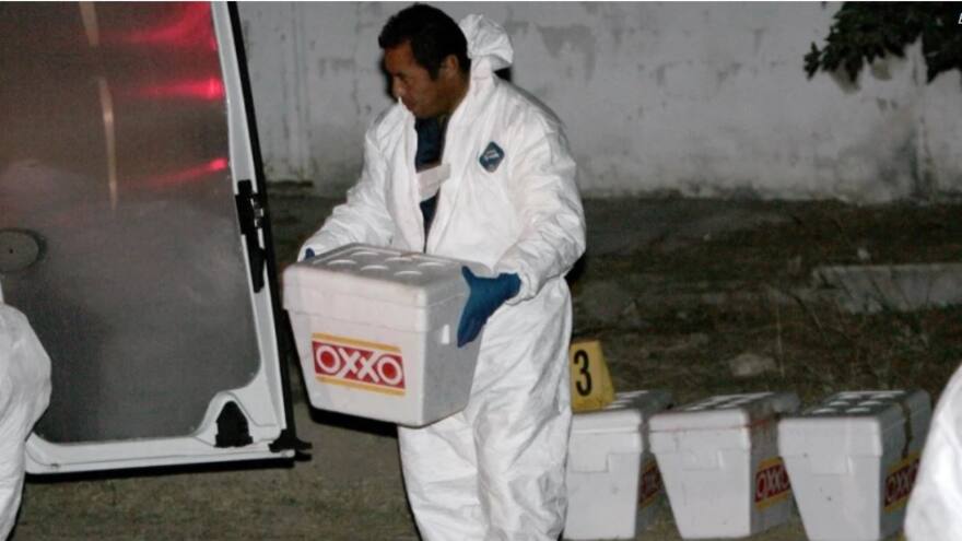 Encuentran seis cabezas humanas sobre un vehículo en México