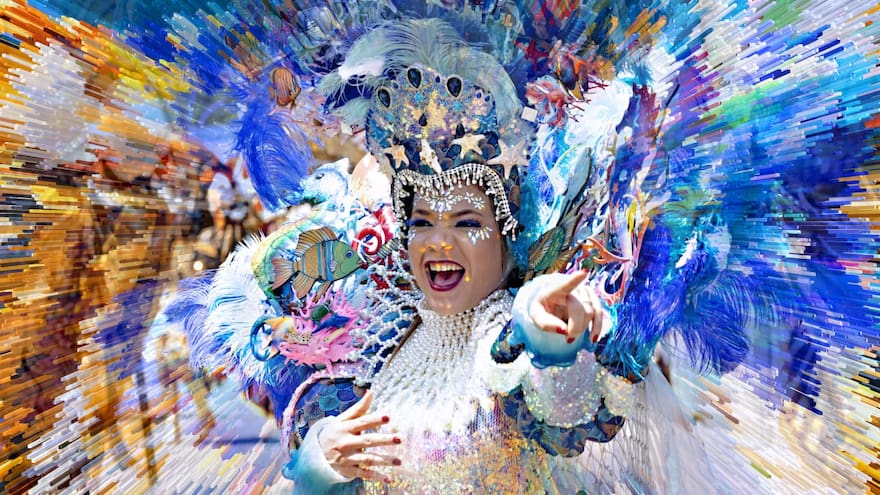 Exposición fotográfica carnavalera en el Colombo Americano