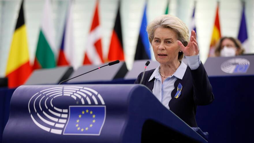 La UE aprueba sanciones a Rusia con embargo al carbón y veto a exportar armas