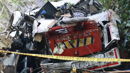 Revelan que el bus accidentado en Antioquia que transportaba a bachilleres “no cumplía ni con el 20 % de la revisión de la tecnomecánica”