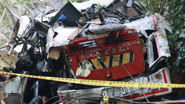 Revelan que el bus accidentado en Antioquia que transportaba a bachilleres “no cumplía ni con el 20 % de la revisión de la tecnomecánica”