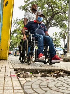 Andenes, aceras y parques