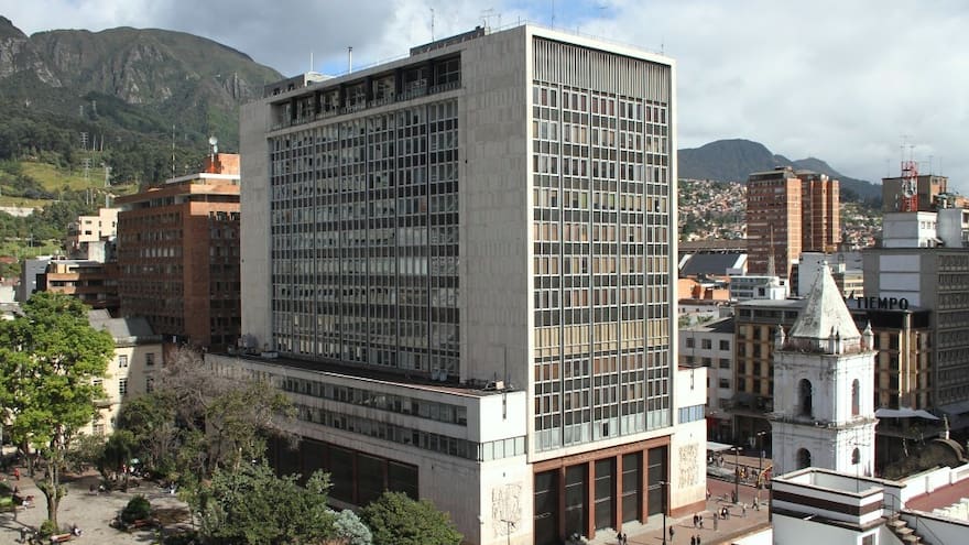 Petro lanza plan económico y recrudece enfrentamiento con el Banco de la República